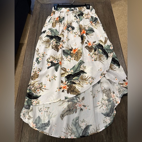 Rip Curl Dresses & Skirts - Rip Curl White Floral High-Low Skirt with Green and Orange Accents